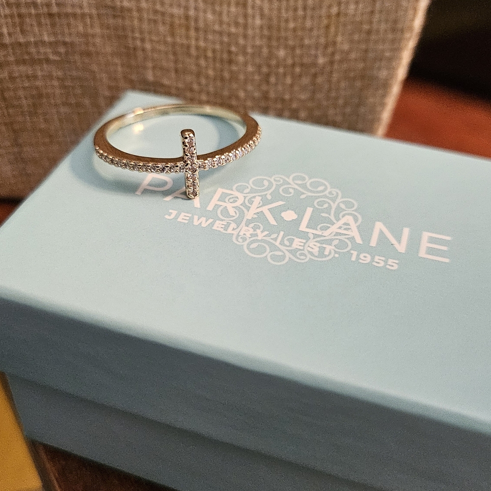 Park Lane Silver and White Cross Ring. Size 9.
